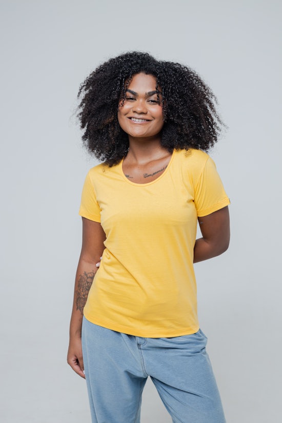 Camiseta Gola U Amarela