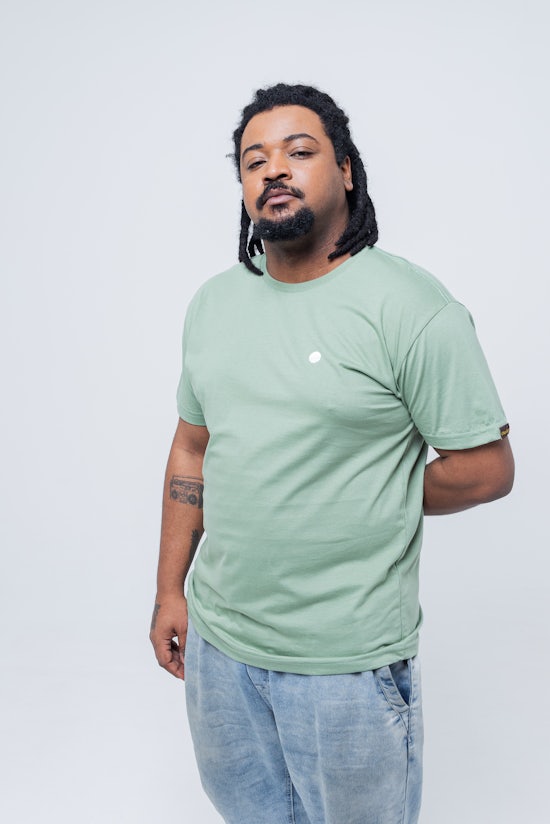 Camiseta Nada Básica Sálvia