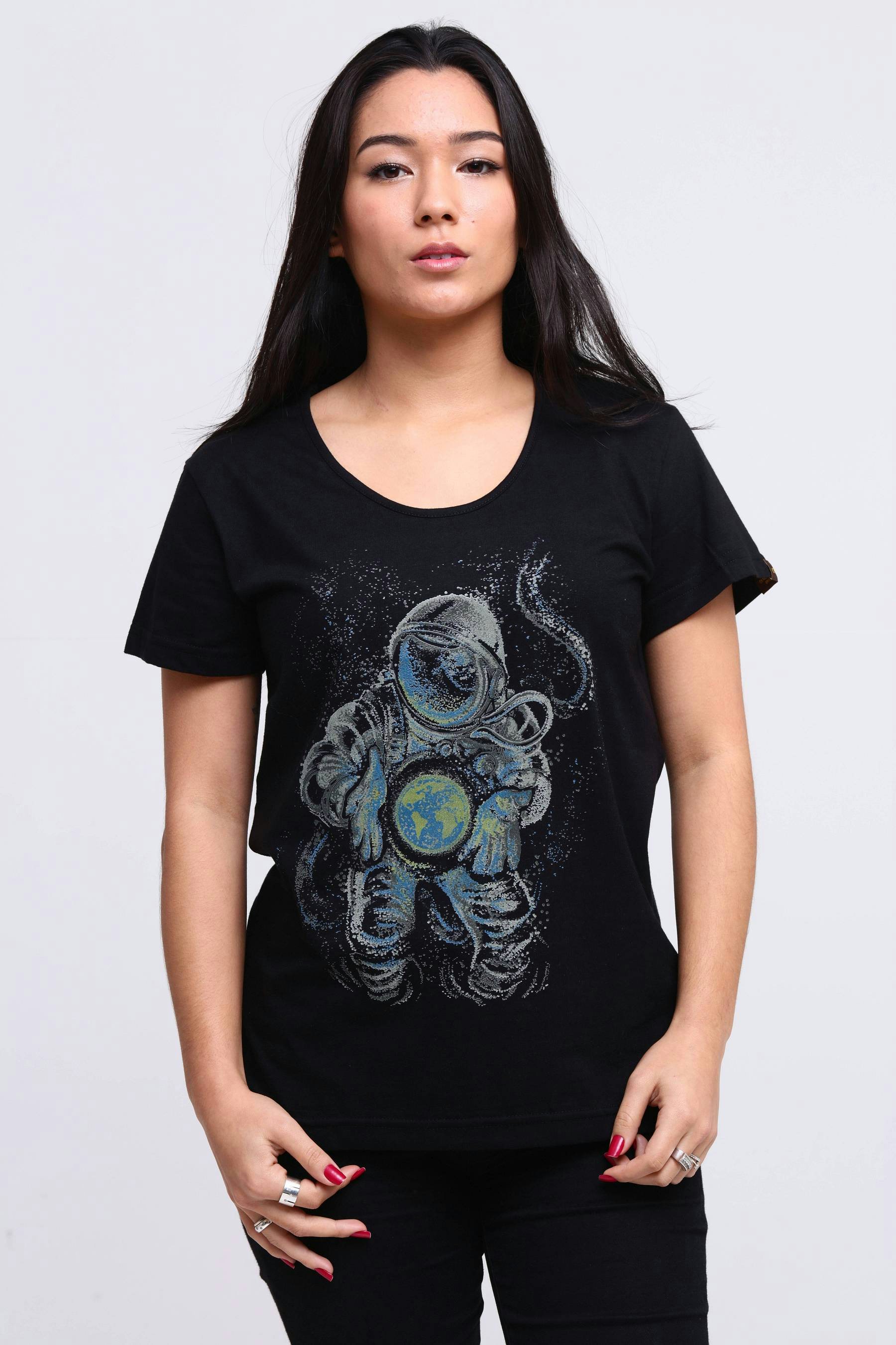Camiseta Astronaut Love Earth